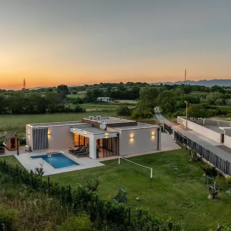 D Zadarvillas *