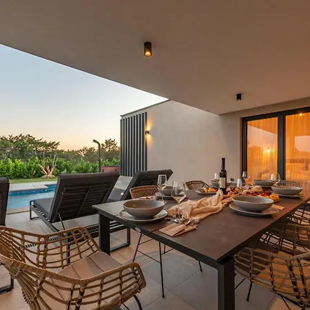 D Zadarvillas *