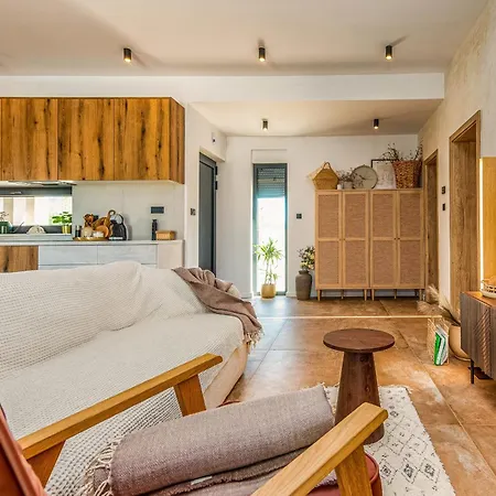 D Zadarvillas *